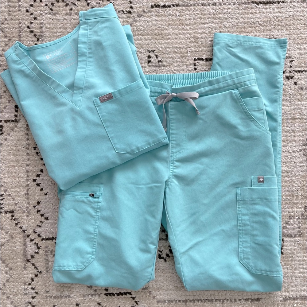 Figs scrub set